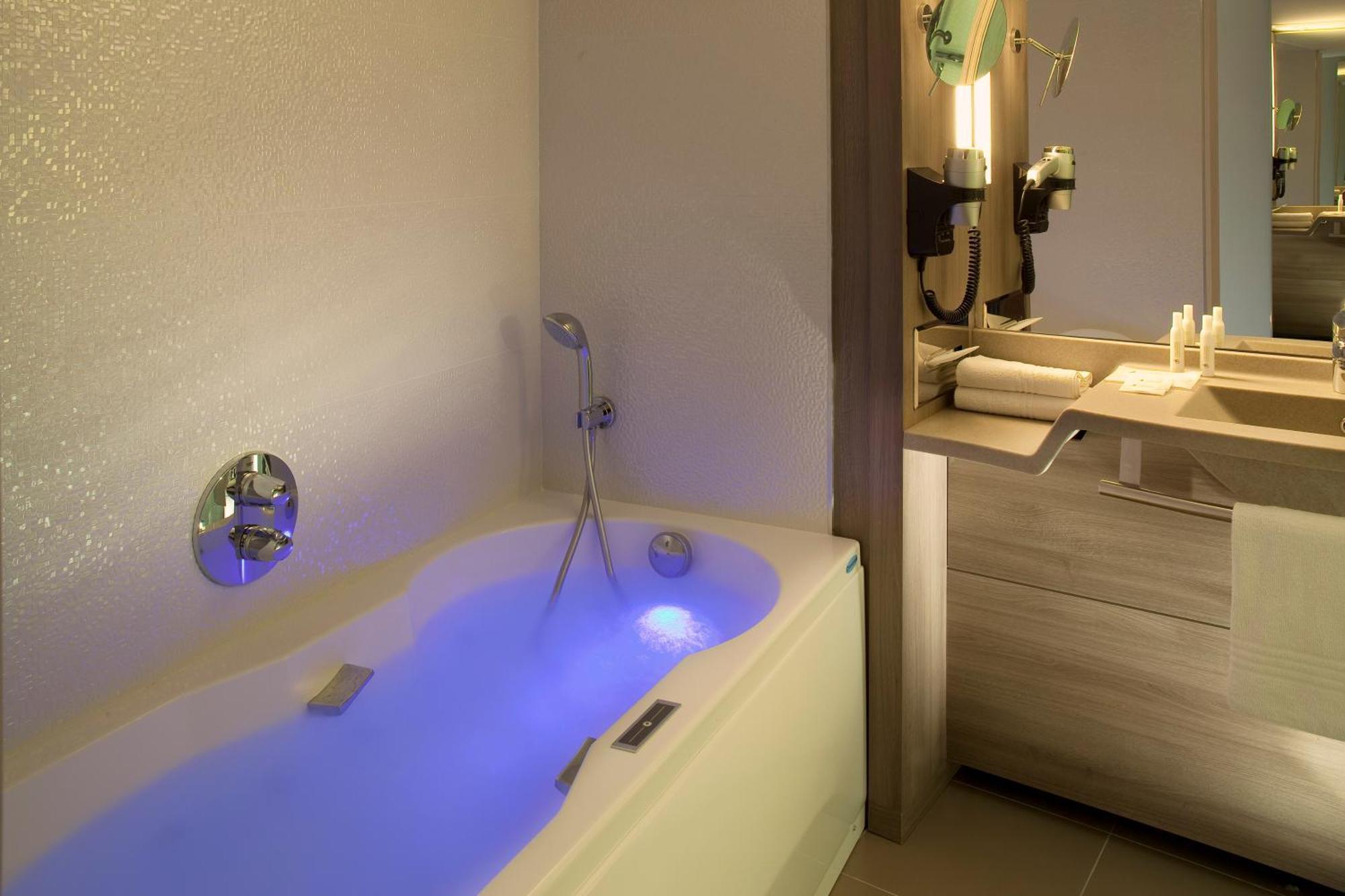Oceania Clermont Ferrand Hotel ภายนอก รูปภาพ